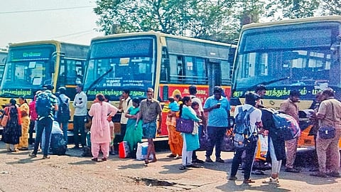 மதுரையில் இருந்து சென்னை செல்ல ஆம்னி பேருந்துகளில் ரூ.3,000 கட்டணம் - பயணிகள் அவதி