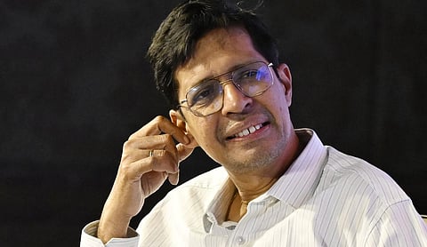 இணையவழி கல்வி மாணவர்களை சென்றடைய கிராமப்புற தபால் நிலையங்களில் ஸ்மார்ட் டிவிக்கள்: சென்னை ஐஐடி இயக்குநர் வேண்டுகோள்