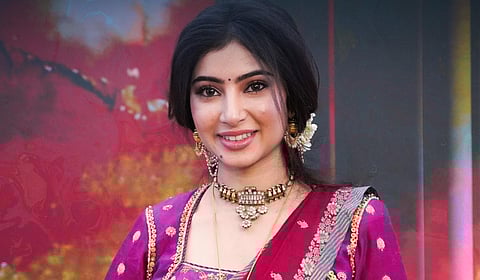 உன் சிரிப்பினில்... நடிகை சாரா அர்ஜுன் க்ளிக்ஸ்!