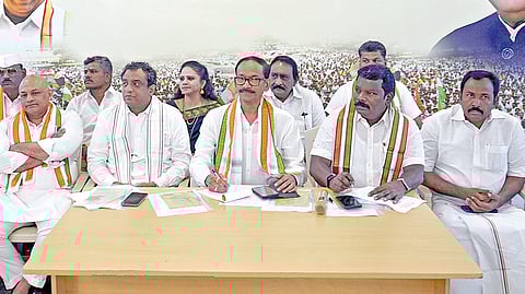 தமிழக காங்கிரஸ் கட்சியின் மாநில செயற்குழு கூட்டம். மாநில தலைவர் செல்வப்பெருந்தகை தலைமையில் சென்னையில் நேற்று நடைபெற்றது. படம்: எல்.சீனிவாசன்