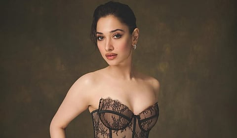 அழகோவியம்... நடிகை தமன்னா க்ளிக்ஸ்!