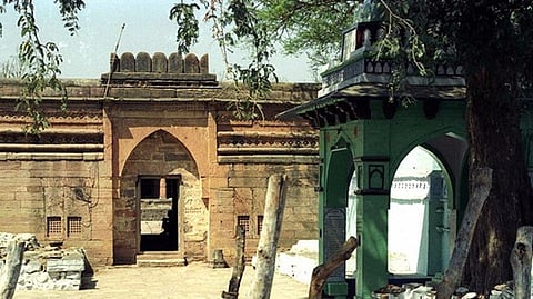 போஜ்சாலா வழக்கு: இரு மத வழிபாடுகளுக்கும் உச்ச நீதிமன்றம் அனுமதி