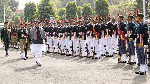 ‘‘நமது அரசியலமைப்பின் எதிர்பார்ப்புக்கு ஏற்ப நாம் மாற வேண்டும்’’ -  மாணவர்களுக்கு ராஜ்நாத் அறிவுரை