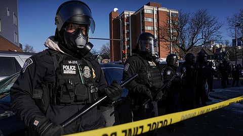 இளைஞரை சுட்டுக் கொன்ற அமெரிக்க குடியேற்ற அதிகாரிகள்: ஷாக் சம்பவமும் பின்னணியும்!