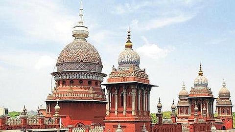 மாமனார் என்பதை மறைத்து மருமகளுக்கு எதிராக வழக்கு - அபராதம் விதித்த சென்னை ஐகோர்ட்