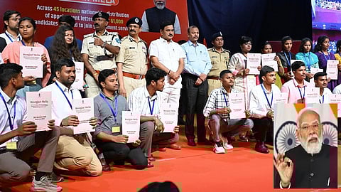 மத்திய அரசில் 61,000 பேருக்கு வேலைக்கான நியமன கடிதம்: பிரதமர் மோடி வழங்கினார்