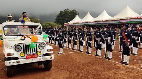 குடியரசு தின விழா: நீலகிரியில் ரூ.1.35 கோடி மதிப்பிலான நலத்திட்ட உதவிகளை ஆட்சியர் வழங்கினார்