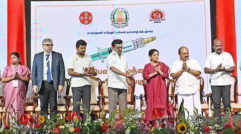 கருப்பைவாய் புற்றுநோயை தடுக்க பள்ளி மாணவிகளுக்கு தடுப்பூசி - ஸ்டாலின் தொடங்கி வைப்பு