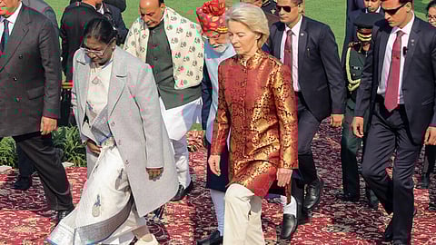 டெல்லியில் நடைபெற்ற குடியரசு தின விழாவில் பனாரஸ் பட்டு உடை அணிந்திருந்த உர்சுலா