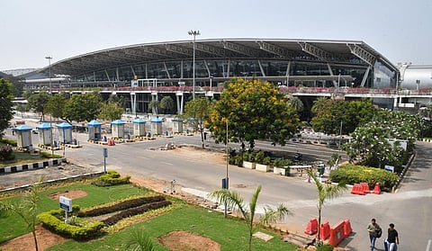 உச்சக்கட்ட 7 அடுக்கு பாதுகாப்பையும் மீறி சென்னை விமான நிலையத்துக்குள் நுழைந்த இளைஞரால் பரபரப்பு