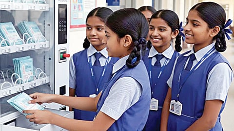 மாதவிடாய் சுகாதாரம் என்பது அடிப்படை உரிமை: பள்ளியில் இலவச நாப்கின் - மாநில அரசுகளுக்கு உச்ச நீதிமன்றம் முக்கிய உத்தரவு