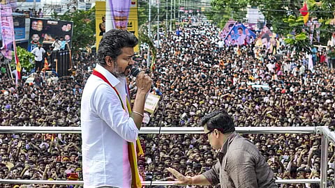 கட்சிகளின் ரோடு ஷோ, பொதுக்கூட்டங்கள் தொடர்பான வழிகாட்டு நெறிமுறைகளை ரத்து செய்யக் கோரி தவெக வழக்கு