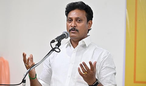 அரசுப் பள்ளி வளர்ச்சிக்கு பக்கபலமாக இருக்க வேண்டும்: முன்னாள் மாணவர்களுக்கு அமைச்சர் அன்பில் மகேஸ் வலியுறுத்தல்