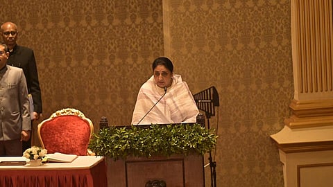 மகாராஷ்டிரா மாநிலத்தின் முதல் பெண் துணை முதல்வராக அஜித் பவார் மனைவி சுனேத்ரா பதவியேற்பு