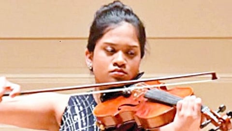 கிளாசிக்கல் வயலின் கலைஞர் நிகேதனா