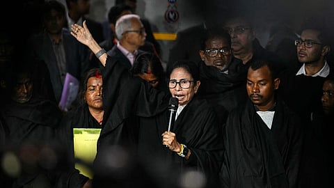 தலைமை தேர்தல் ஆணையருடனான சந்திப்புக்குப் பிறகு செய்தியாளர்களைச் சந்தித்த மம்தா பானர்ஜி