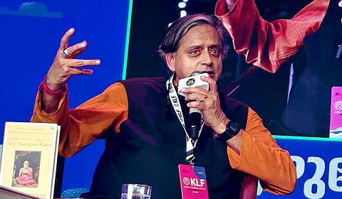 ஒரு மலையாளி என்ற முறையில் 
மத்திய பட்ஜெட்டில் திருப்தி அளிக்கும் எதுவும் இல்லை: சசி தரூர் கருத்து