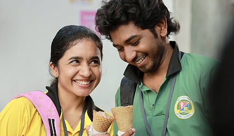 அனைத்து உரிமைகளும் விற்பனை: ‘யூத்’ படக்குழுவினர் குஷி