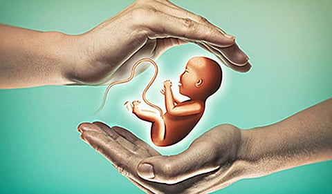 வெளிநாடுகளுக்கு சென்று ஸ்கேன் பரிசோதனை செய்து கருவின் பாலினத்தை தெரிவித்தால் கடும் நடவடிக்கை