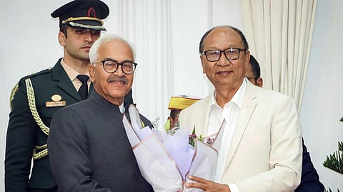 ஆளுநர் அஜய் குமார் பல்லா,&nbsp;முதல்வர் யும்நம் கேம்சந்த்