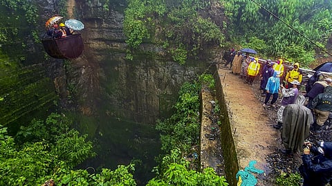 மேகாலயாவில் சுரங்க விபத்தில் 16 தொழிலாளர்கள் உயிரிழப்பு