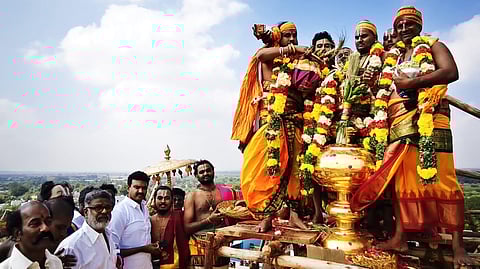 திருக்கோஷ்டியூர் பெருமாள் கோயில் தங்க கோபுர கும்பாபிஷேகம்: திரளான பக்தர்கள் பங்கேற்பு