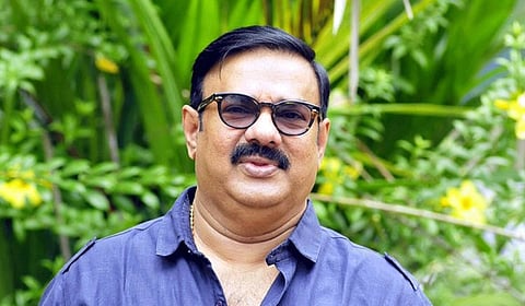 கார் விபத்தில் 2 பேர் காயம் - நடிகர் மணி​யன்​பிள்ளை ராஜு கைது