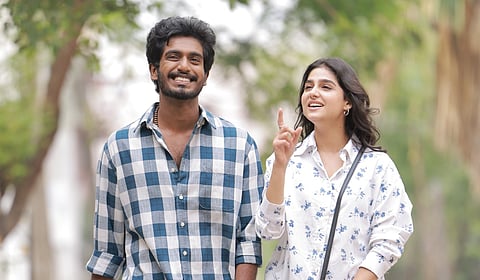 வித் லவ்: திரைப் பார்வை - சொல்ல மறந்த காதலின் குண்டூசி வளைவு!