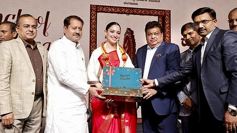 மைசூரு சாண்டல் சோப் விளம்பர தூதராக தமன்னா - பாஜக, கன்னட அமைப்பினர் எதிர்ப்பு