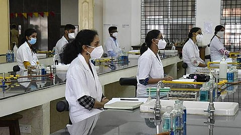 நாடு முழுவதும் உள்ள அரசு கல்லூரிகளில் கூடுதலாக 10,023 மருத்துவ இடங்களுக்கு ஒப்புதல்