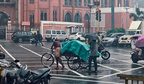 புதிய காற்றழுத்த தாழ்வு பகுதி: தமிழகத்தில் பிப்.21-ல் 10 மாவட்டங்களில் கனமழை வாய்ப்பு