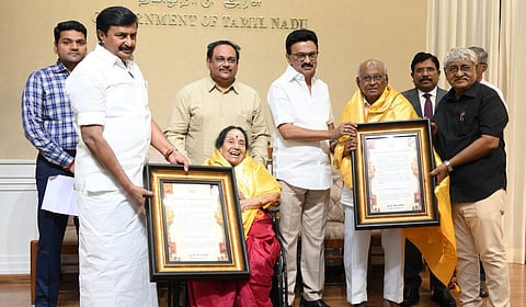 எம்.என்.ராஜம், எஸ்.பி.முத்துராமனுக்கு கலைத் துறை வித்தகர் விருதுகள்: முதல்வர் ஸ்டாலின் வழங்கினார்