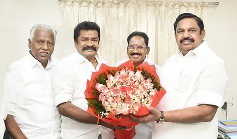 அதிமுகவில் இணைந்தார் மு.க.அழகிரியின் ஆதரவாளர் மன்னன்!