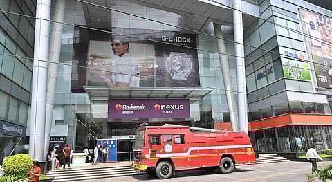 வடபழனியில் பிரபல வணிக வளாகத்தில் தீ