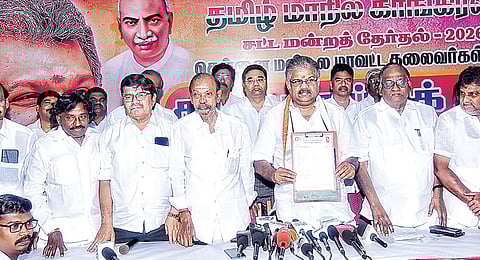 தமிழ் மாநில காங்கிரஸ் சென்னை மண்டல மாவட்ட தலைவர்கள், மாநில நிர்வாகிகளுக்கான ஆலோசனைக் கூட்டம் ஜி.கே.வாசன் தலைமையில் சென்னையில் நேற்று நடைபெற்றது. இதில், துணைத் தலைவர்கள் விடியல் சேகர், முனவர் பாஷா மற்றும் நிர்வாகிகள் பங்கேற்றனர்.