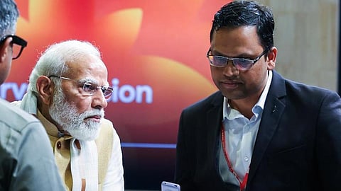 குஜராத்தி மொழியில் ஏஐ பேசுமா? - கண்காட்சியில் சர்வம் சிஇஓ-விடம் பிரதமர் மோடி கேள்வி