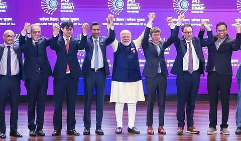 டெல்லி ஏஐ மாநாடு: கைகோக்க மறுத்த ‘இருவர்’ முதல் சீன ரோபோ நாய் சர்ச்சை வரை