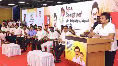 திமுக இளைஞர் அணி புதிய மன்றங்கள்: உதயநிதி ஸ்டாலின் தொடங்கி வைத்தார்