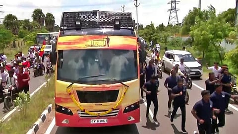 விஜய் வாகனத்தை பின்தொடர கட்டுப்பாடுகள் - வேலூர் காவல் துறை நடவடிக்கை