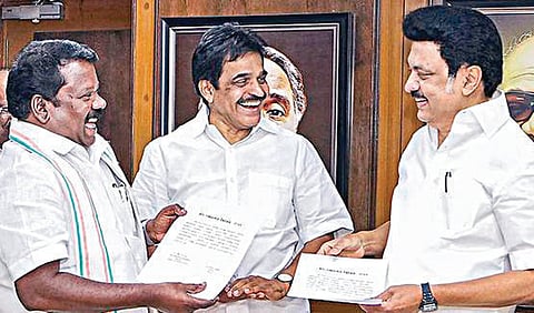 கறார் ஸ்டாலின்... கணக்குப் போட்டு கேட்கும் காங்கிரஸ் - தொகுதிப் பங்கீட்டில் தொடரும் இழுபறி