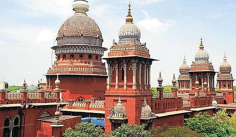 சாலையை ஆக்கிரமித்து கட்டியதாக கூறி கோயிலை இடிக்க பிறப்பித்த உத்தரவு ரத்து