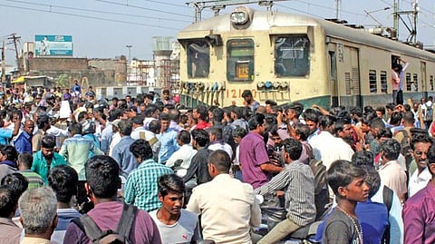 சென்னை புறநகர் ரயில் சேவை பாதிப்பு: மாற்று ஏற்பாடு செய்ய மநீம கோரிக்கை