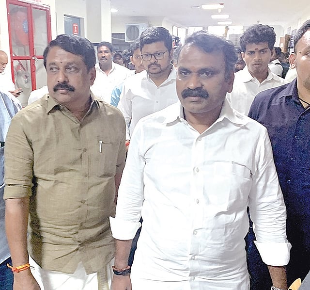 <div class="paragraphs"><p>மருத்துவமனைக்கு வந்த மத்திய இணை அமைச்சர் எல்.முருகன், நயினார் நாகேந்திரன்</p></div>