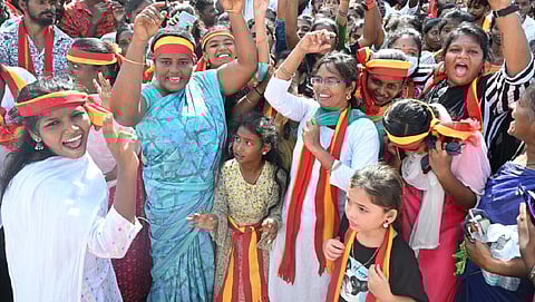 விஜய் வருகையும், பள்ளி மாணவர்களின் ‘திடீர்’ அரசியல் ஆர்வமும் - ஆரோக்கியமா, ஆபத்தா?