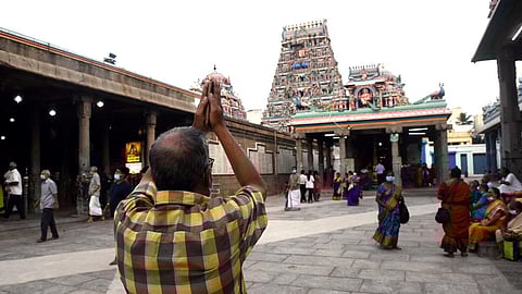 மயிலாப்பூர் கபாலீஸ்வரர் கோயிலின் பயன்பாடற்ற 34 கிலோ நகைகளை உருக்கி தங்கக் கட்டியாக மாற்ற வங்கியிடம் ஒப்படைப்பு