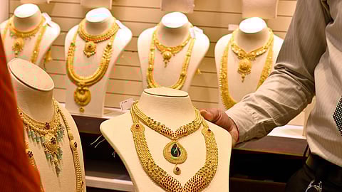 தங்கம் விலை பவுனுக்கு ரூ.1,800 உயர்வு: வெள்ளி விலையும் ஏற்றம் கண்டது