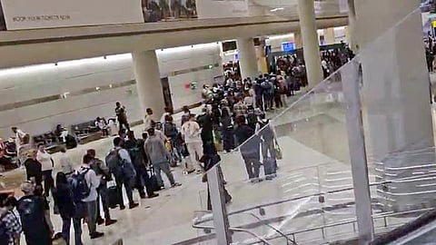 ஈரான் போர்: இந்தியாவில் உள்ள வெளிநாட்டு பயணிகள் விசாவை நீட்டித்துக்கொள்ள அறிவுறுத்தல்