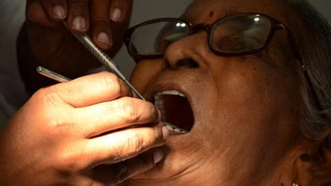 அரசு பல் மருத்துவர்களுக்கு பணிச்சுமை அதிகரிப்பு: நோயாளிகள் அவதியடைவதாக குற்றச்சாட்டு