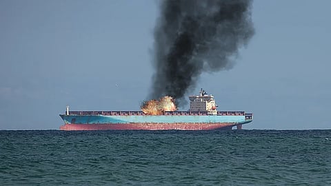 கச்சா எண்ணெய் ஏற்றி வந்த கப்பல் மீது ஈரான் தாக்குதல்: 15 இந்தியர்கள் உட்பட 20 பேர் மீட்பு