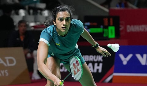 துபாய் விமான நிலையத்தில் சிக்கிய பி.வி.சிந்து பெங்களூரு திரும்பினார்